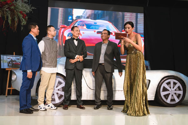 LA DOLCE VITA: TUKSEDO AUTO & FASHION GALA (Cek Faktanya)